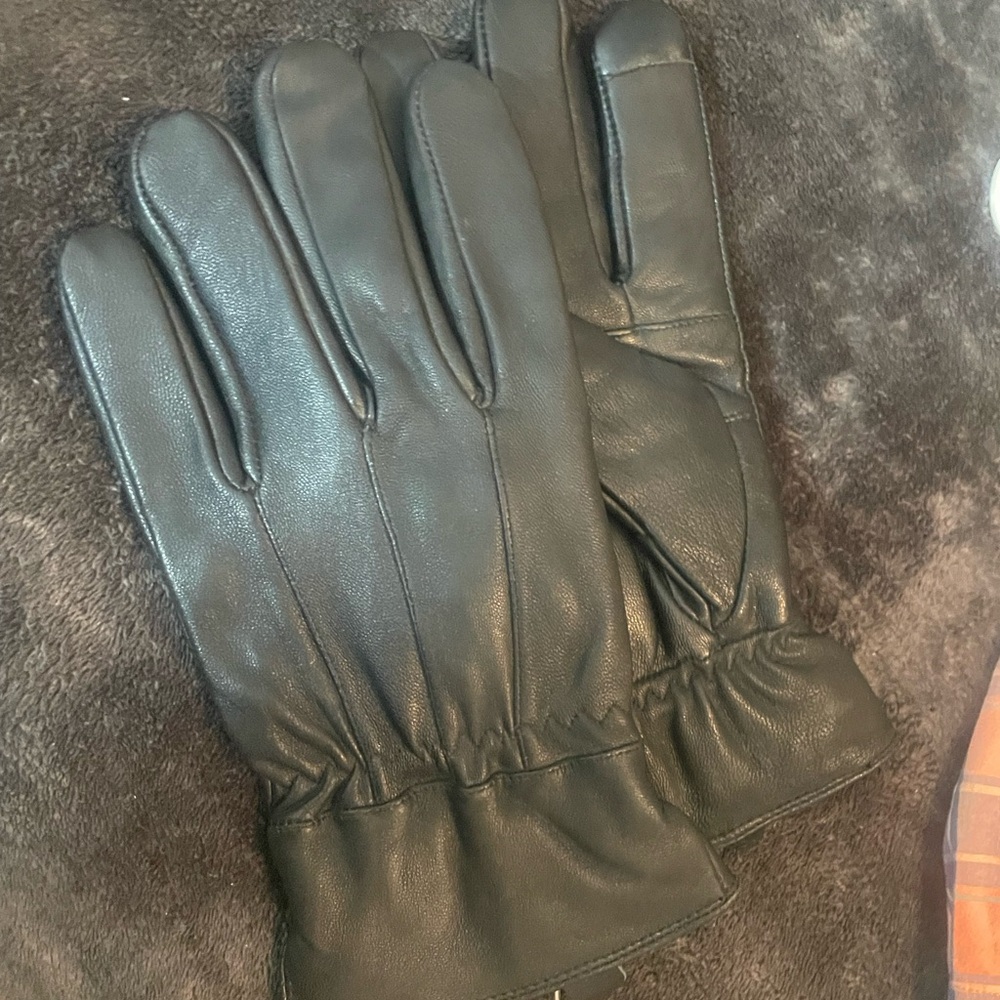 Elegant Black Leather Men's Gloves